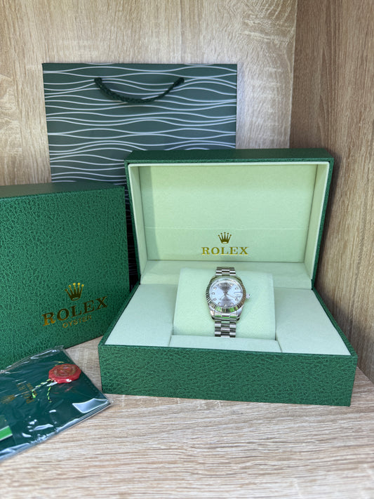ROLEX FEMMES GRIS BLANC AVEC COFFRET
