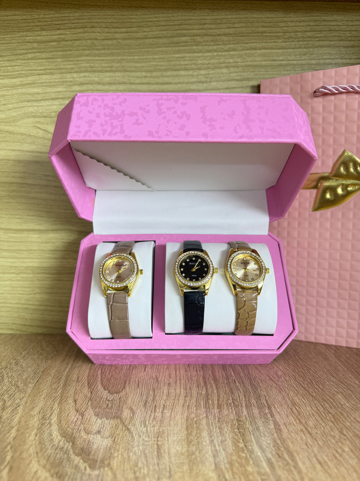 PACK FEMMES ROSE 3 MONTRES AVEC SACHET