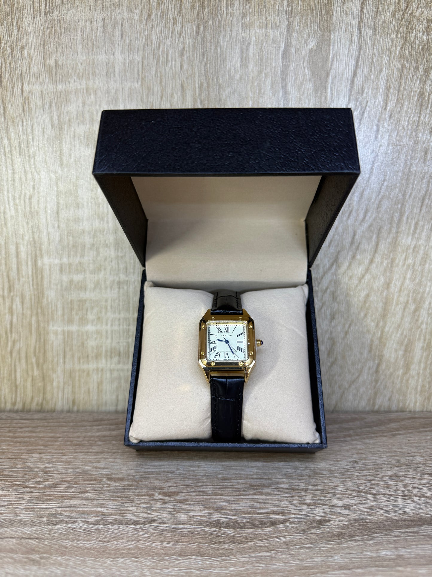 CARTIER SANTOS FEMMES CARRE CUIR BOITE SIMPLE