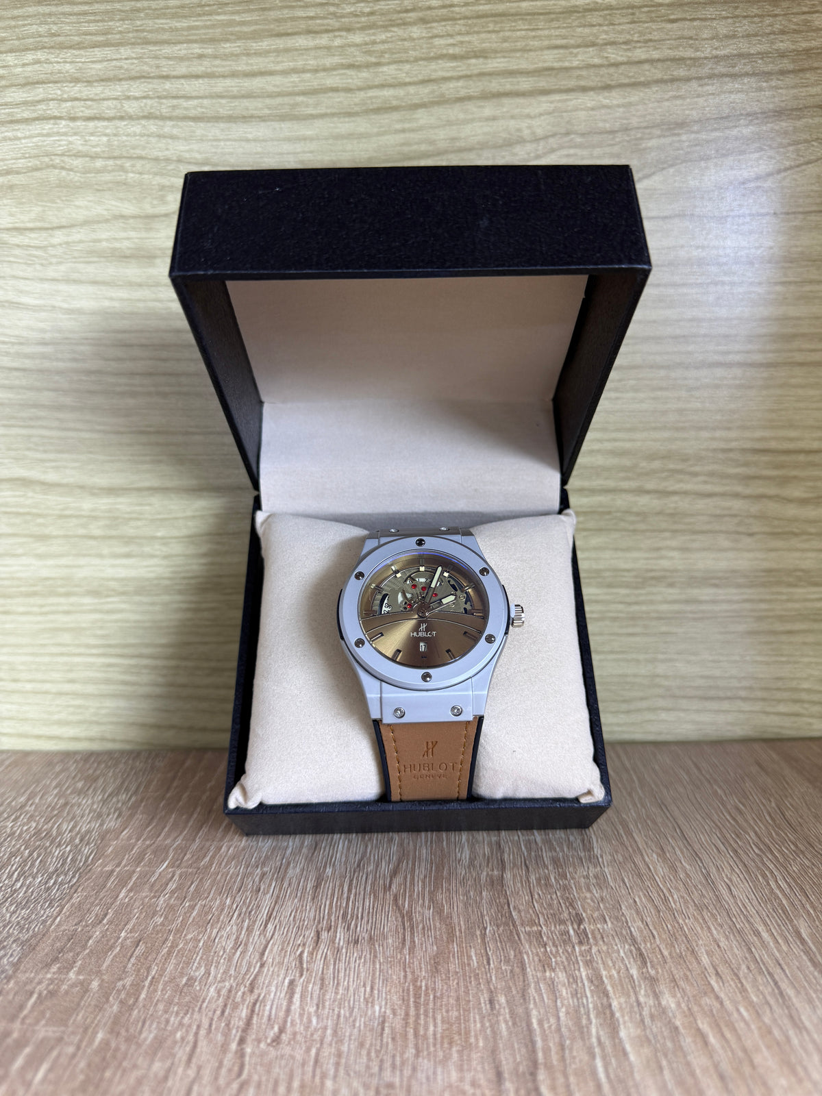 HUBLOT SKELETONE HOMMES BOITE SIMPLE