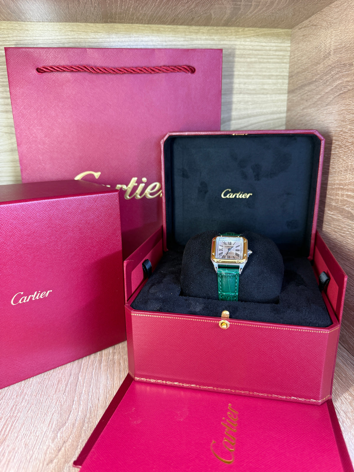 CARTIER SANTOS FEMMES CARRE CUIR AVEC COFFRET