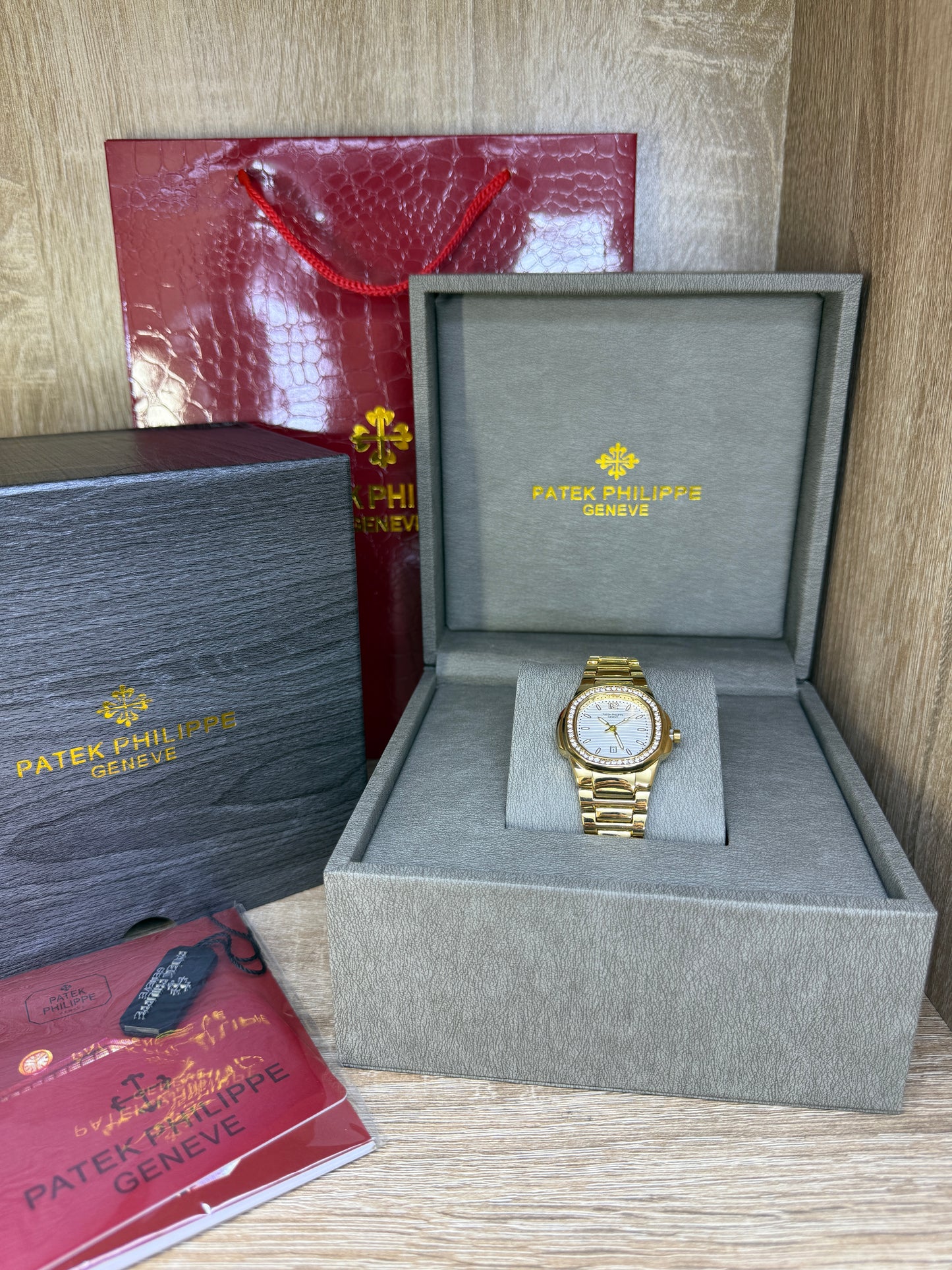 PATEK PHILIPPE FEMMES 2025 COFFRET