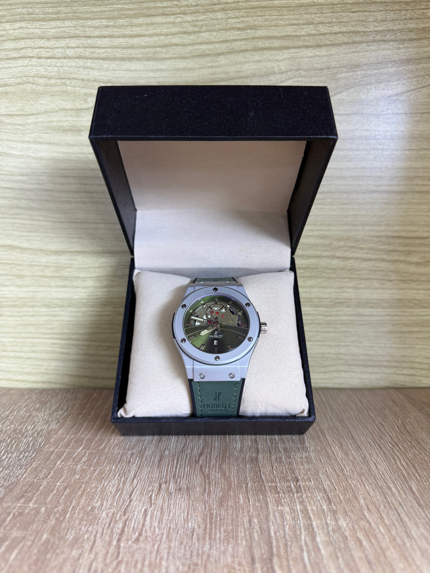 HUBLOT SKELETONE HOMMES BOITE SIMPLE