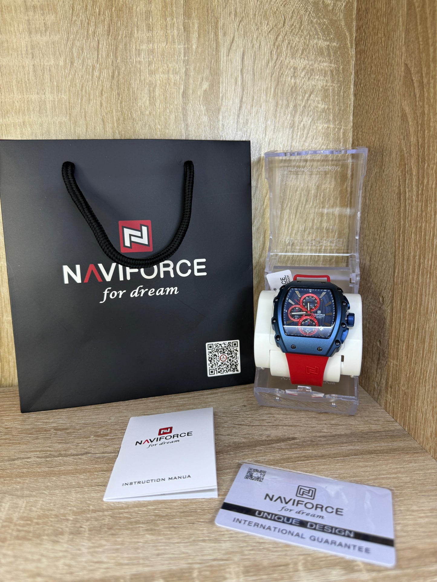 NAVIFORCE ROUGE AVEC PACKAGING