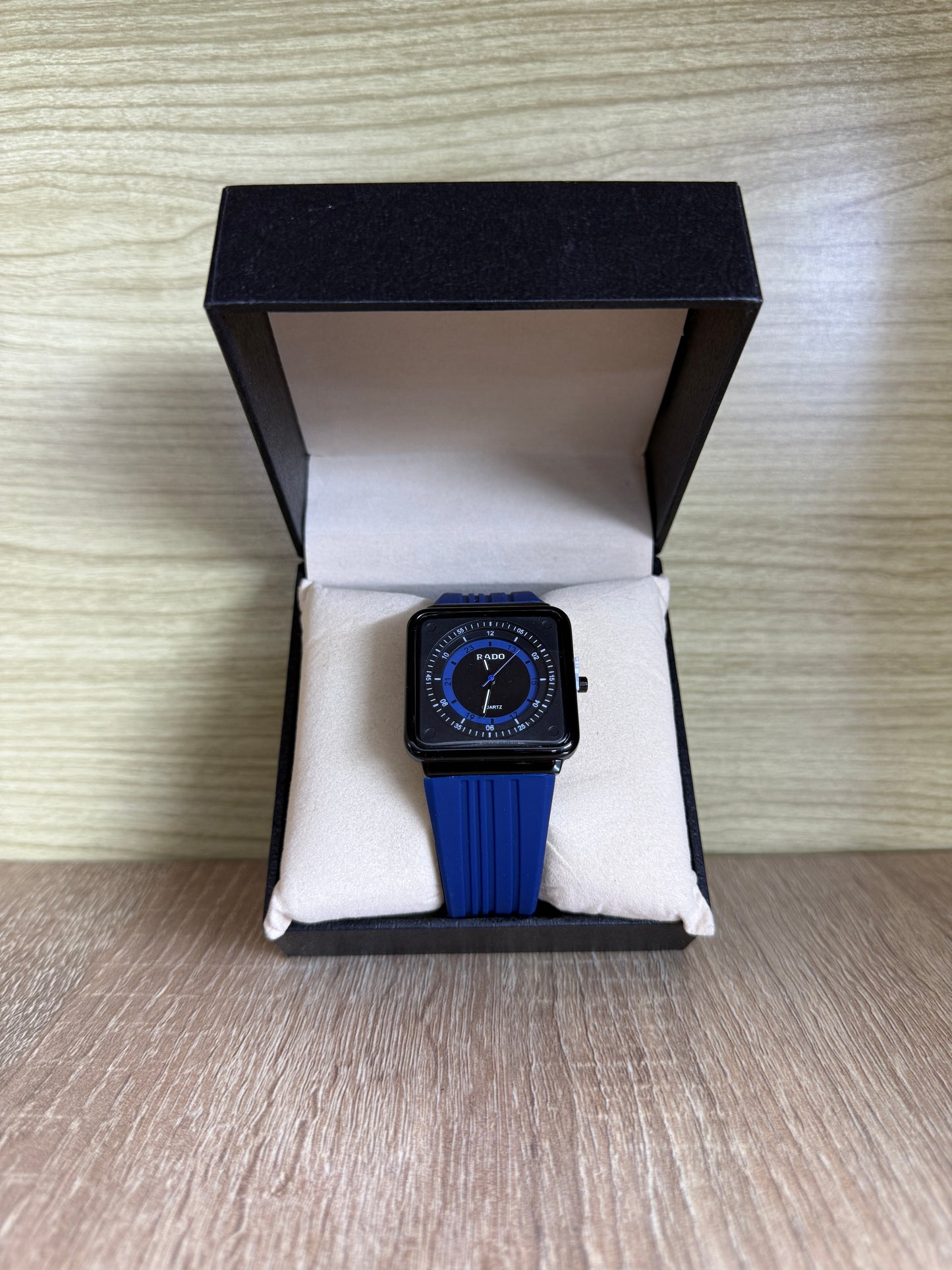 MONTRE RADO CARRE HOMMES BOITE SIMPLE