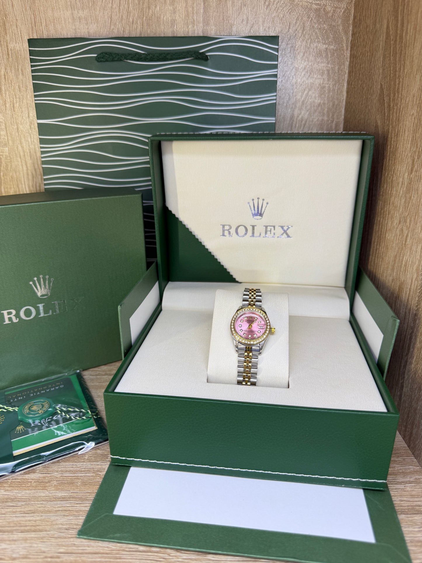 ROLEX FEMMES DIAMONDS PETITE TAILLE AVEC COFFRET