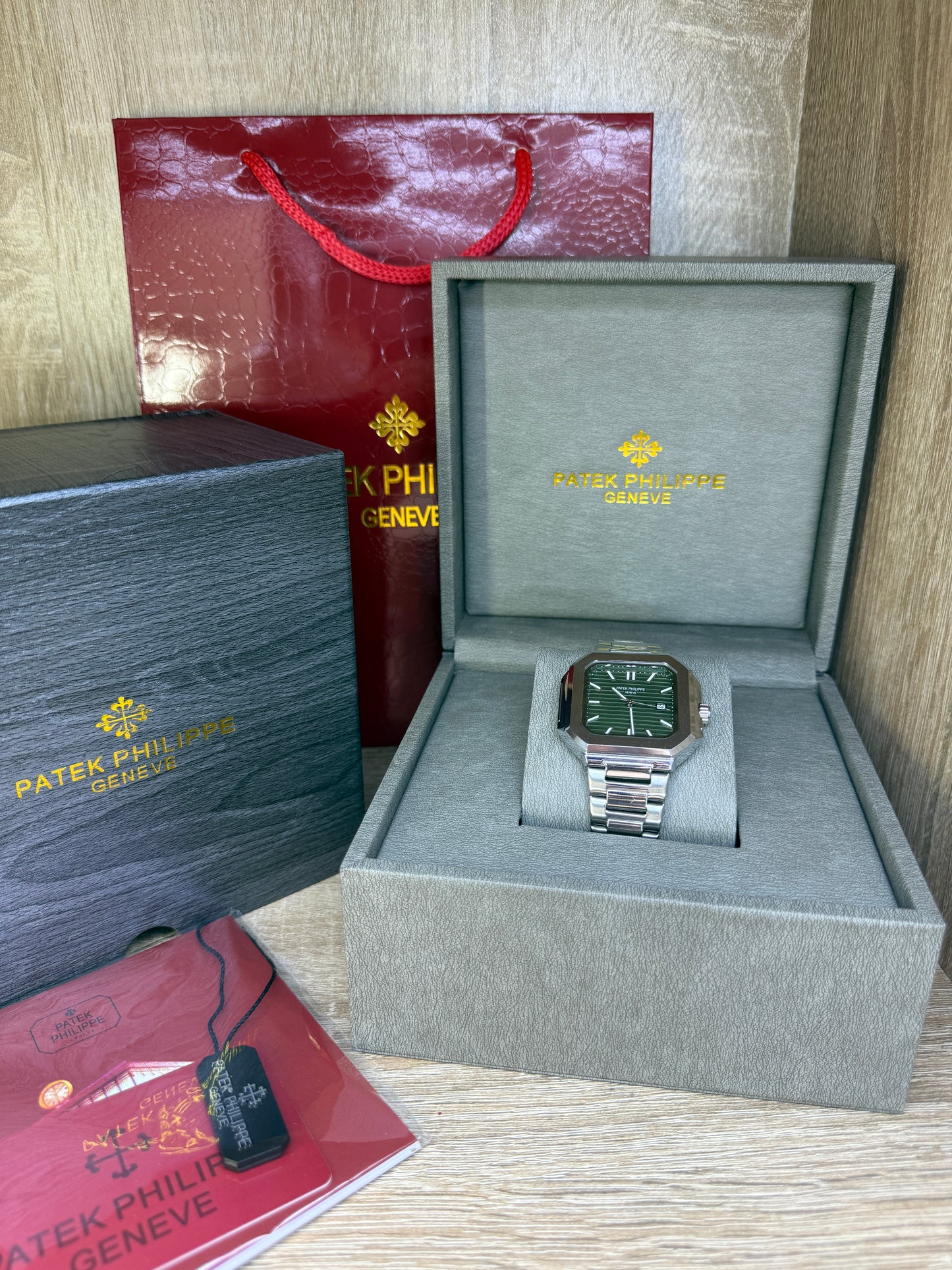 PATEK CARRE ACIER HOMMES AVEC COFFRET