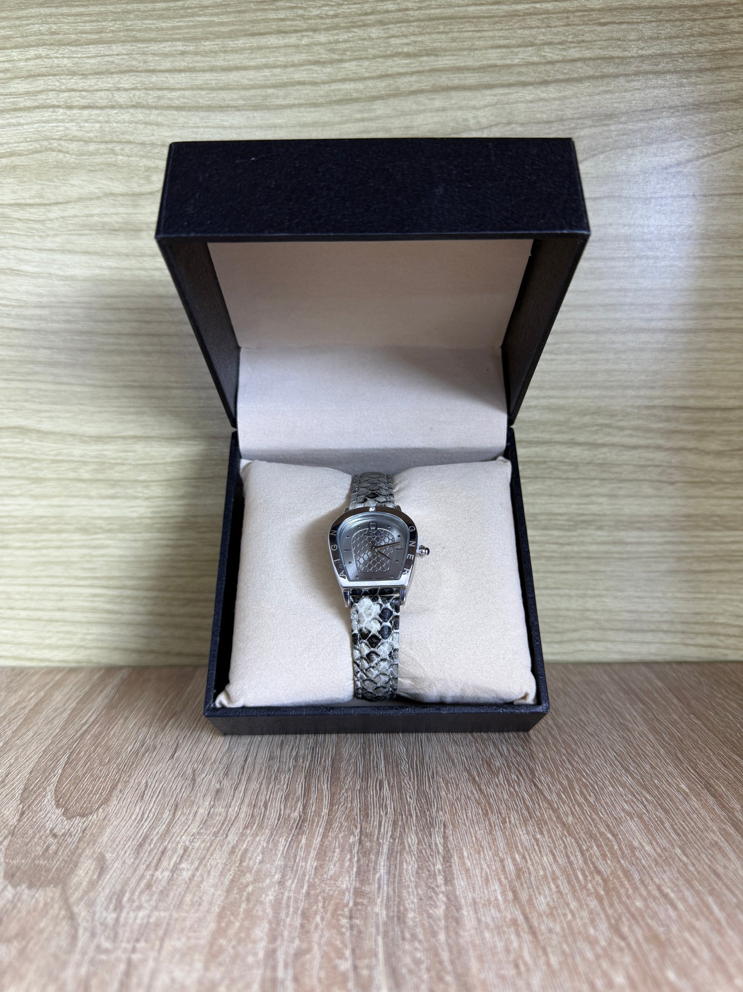 MONTRE FEMMES AIGNER TIGER BOITE SIMPLE