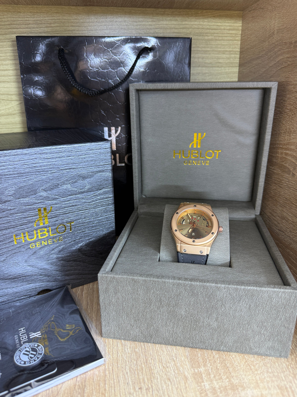 HUBLOT SKELETONE HOMMES AVEC COFFRET