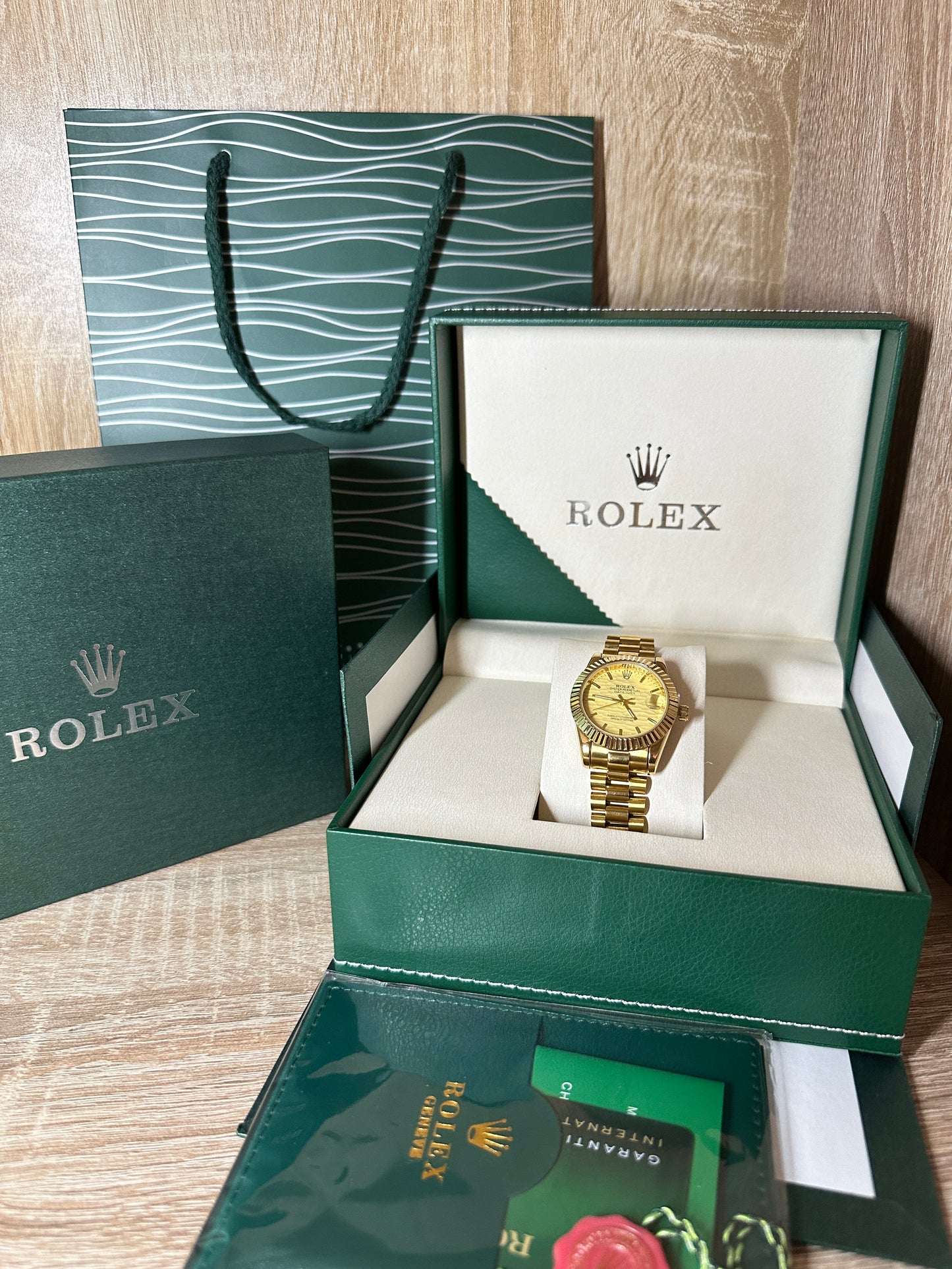 ROLEX DATEJUST FEMMES 2025 FULL GOLD COFFRET