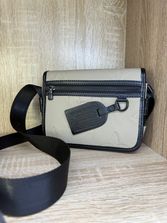 SAC LV HOMMES CARRE BEIGE