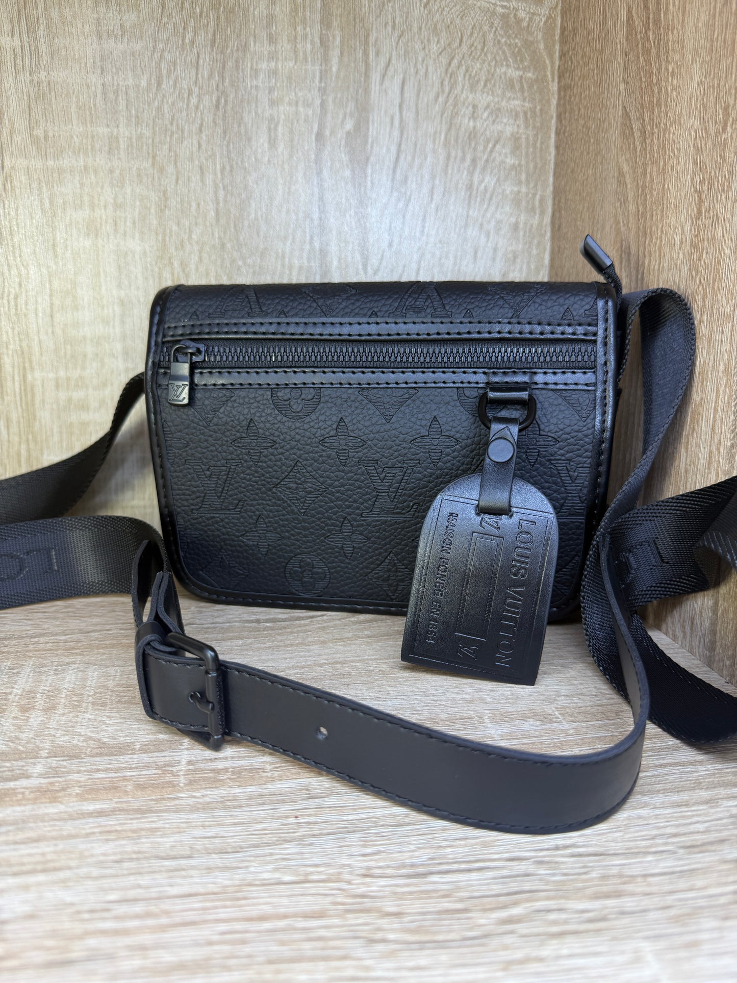 SAC LV HOMMES CARRE NOIR