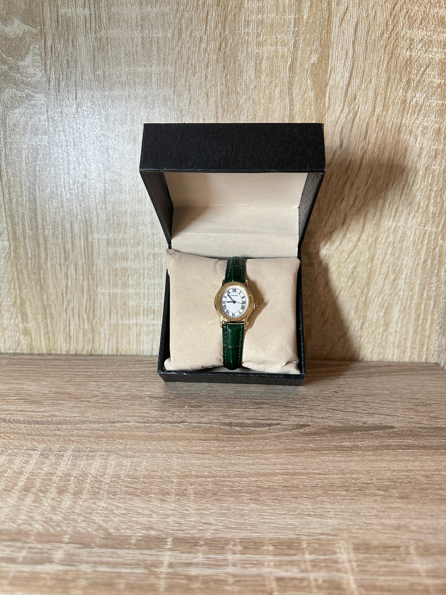 CARTIER CUIR OVALE VERT FEMMES BOITE SIMPLE