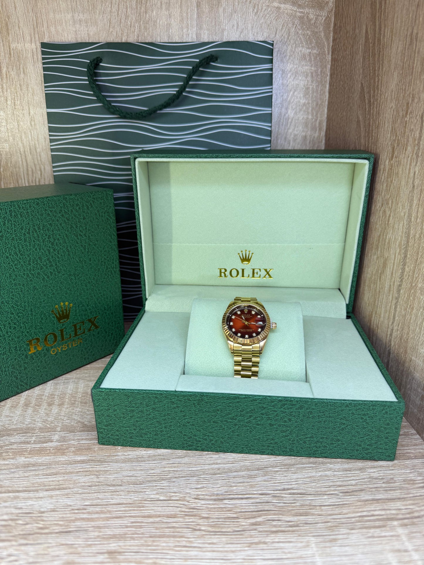 ROLEX FEMMES GOLD/BORDEAUX COFFRET